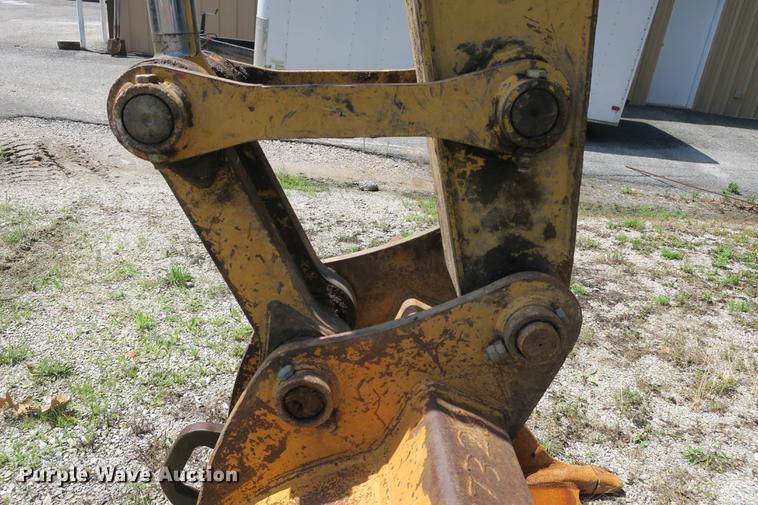 image for item DE3744 2004 John Deere 120C excavator