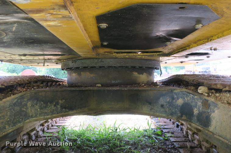 image for item DE3744 2004 John Deere 120C excavator