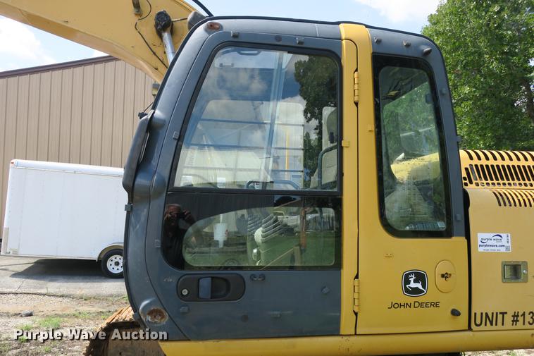 image for item DE3744 2004 John Deere 120C excavator