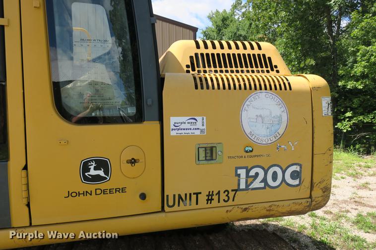 image for item DE3744 2004 John Deere 120C excavator
