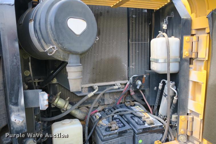 image for item DE3744 2004 John Deere 120C excavator