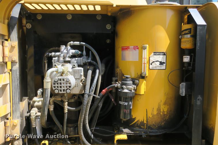 image for item DE3744 2004 John Deere 120C excavator