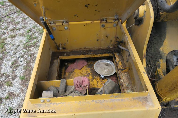 image for item DE3744 2004 John Deere 120C excavator