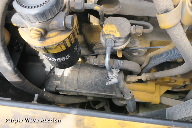 image for item DE3744 2004 John Deere 120C excavator