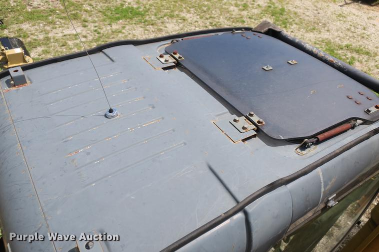 image for item DE3744 2004 John Deere 120C excavator