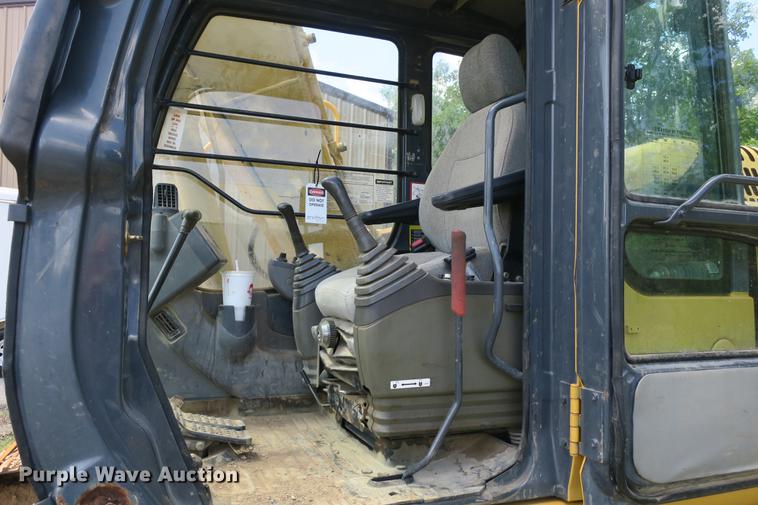 image for item DE3744 2004 John Deere 120C excavator