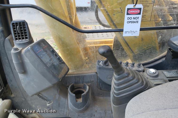 image for item DE3744 2004 John Deere 120C excavator