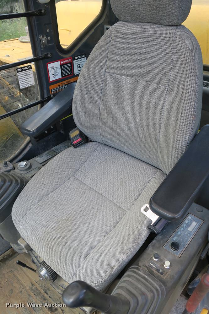 image for item DE3744 2004 John Deere 120C excavator