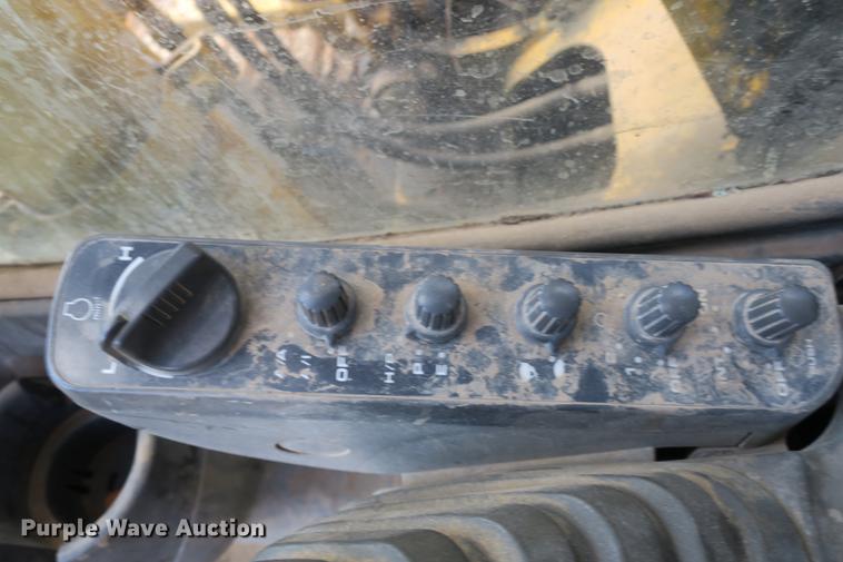 image for item DE3744 2004 John Deere 120C excavator