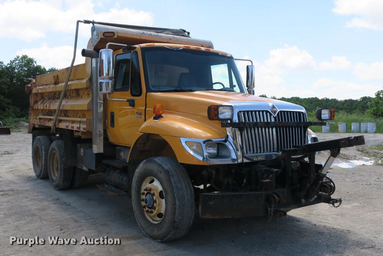 image for item DE3746 2006 International 7400 dump truck