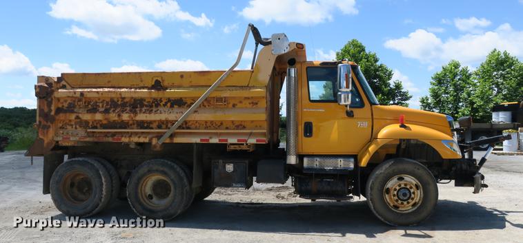 image for item DE3746 2006 International 7400 dump truck