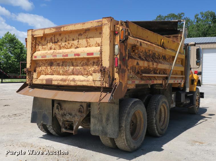 image for item DE3746 2006 International 7400 dump truck