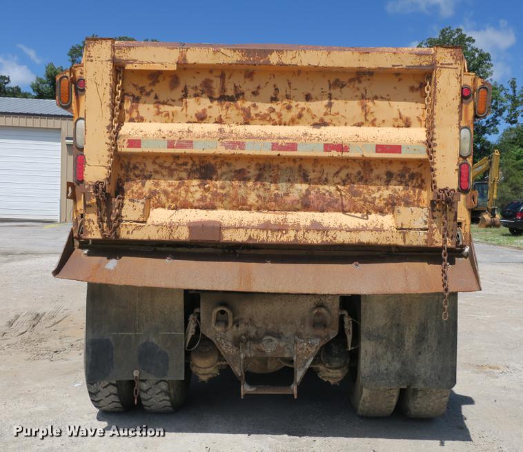 image for item DE3746 2006 International 7400 dump truck