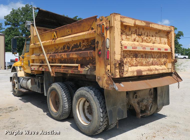 image for item DE3746 2006 International 7400 dump truck