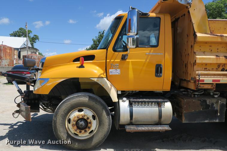 image for item DE3746 2006 International 7400 dump truck