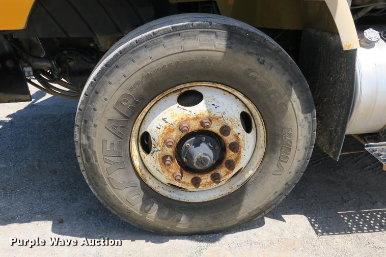 image for item DE3746 2006 International 7400 dump truck