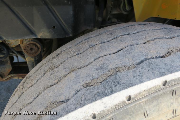 image for item DE3746 2006 International 7400 dump truck