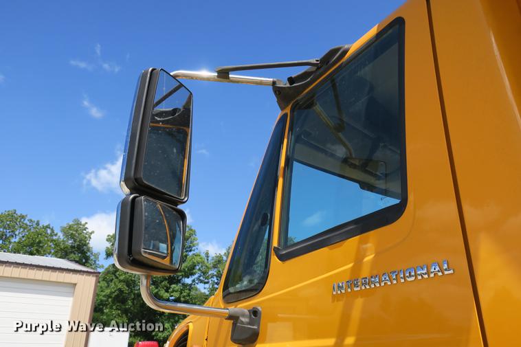 image for item DE3746 2006 International 7400 dump truck