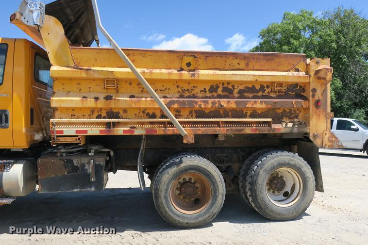 image for item DE3746 2006 International 7400 dump truck