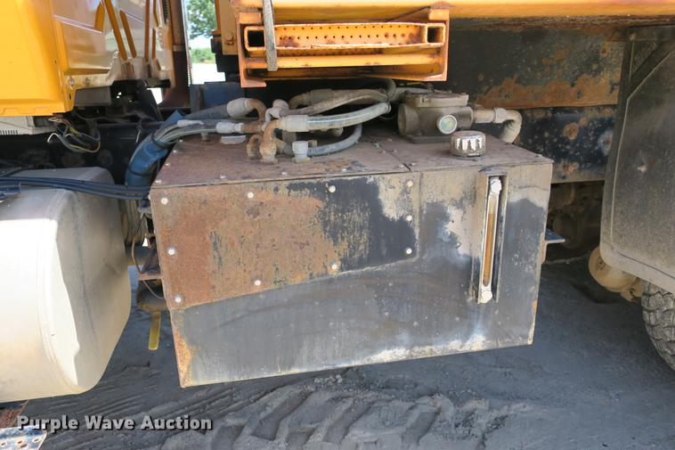 image for item DE3746 2006 International 7400 dump truck