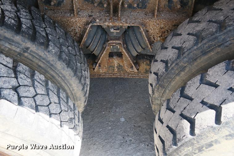 image for item DE3746 2006 International 7400 dump truck