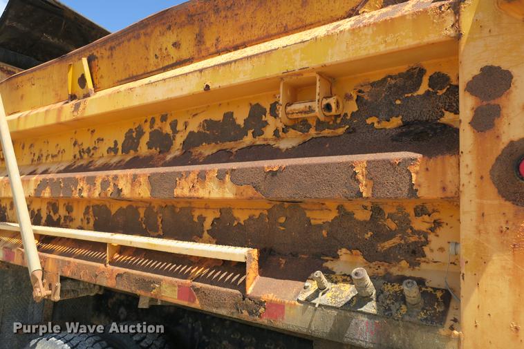 image for item DE3746 2006 International 7400 dump truck