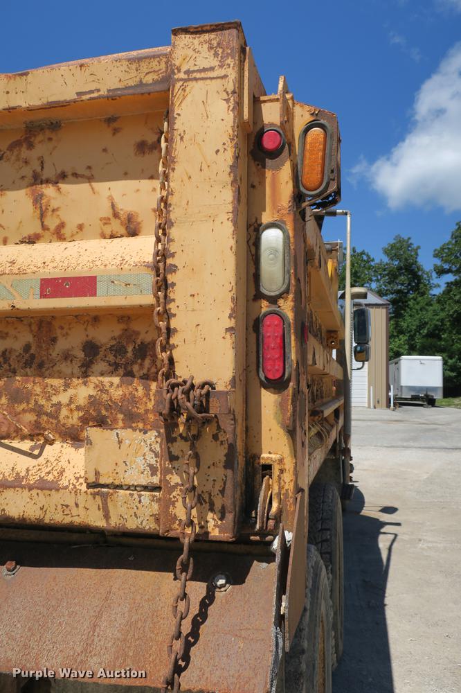 image for item DE3746 2006 International 7400 dump truck