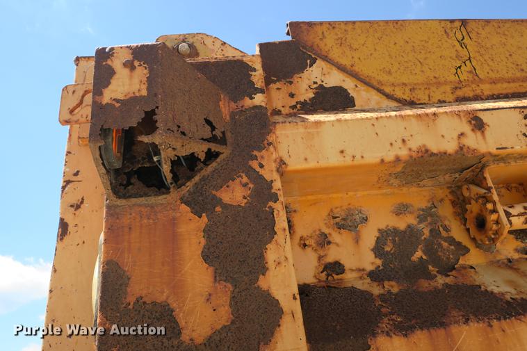 image for item DE3746 2006 International 7400 dump truck