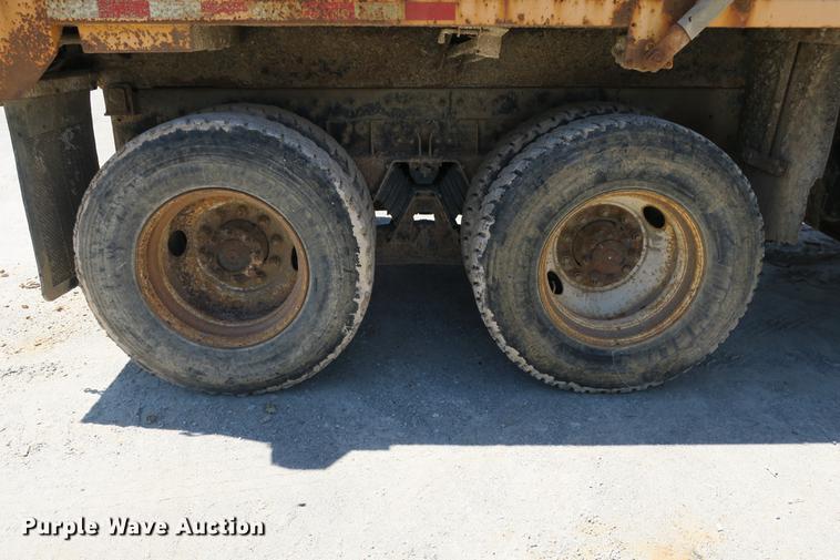 image for item DE3746 2006 International 7400 dump truck