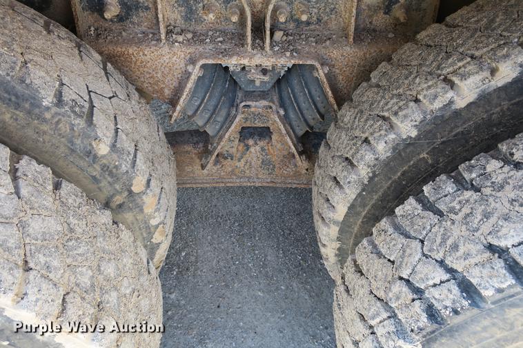 image for item DE3746 2006 International 7400 dump truck