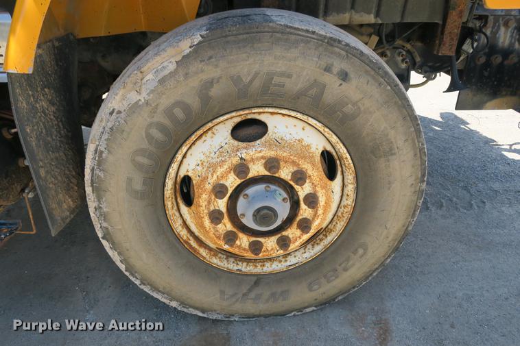 image for item DE3746 2006 International 7400 dump truck