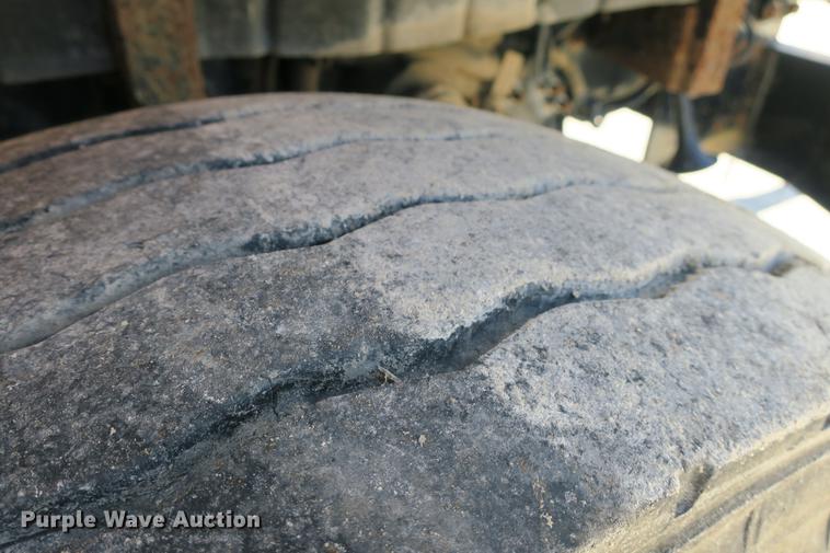 image for item DE3746 2006 International 7400 dump truck