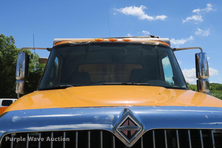 image for item DE3746 2006 International 7400 dump truck