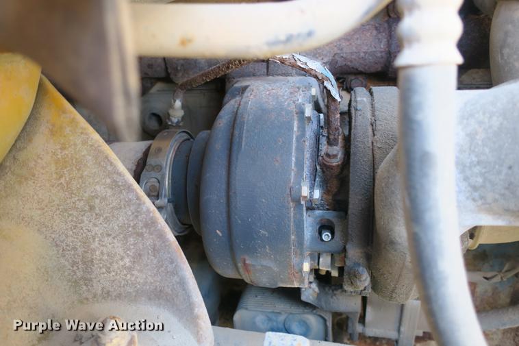 image for item DE3746 2006 International 7400 dump truck