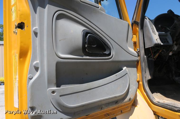 image for item DE3746 2006 International 7400 dump truck