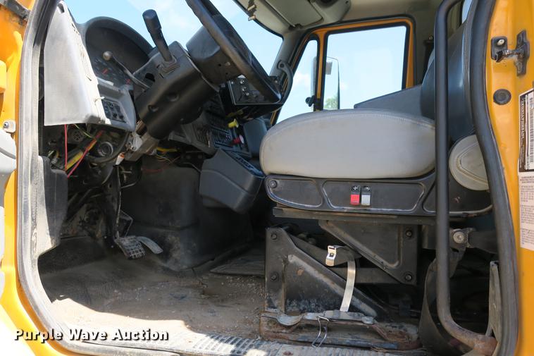 image for item DE3746 2006 International 7400 dump truck