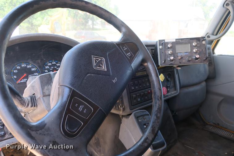 image for item DE3746 2006 International 7400 dump truck