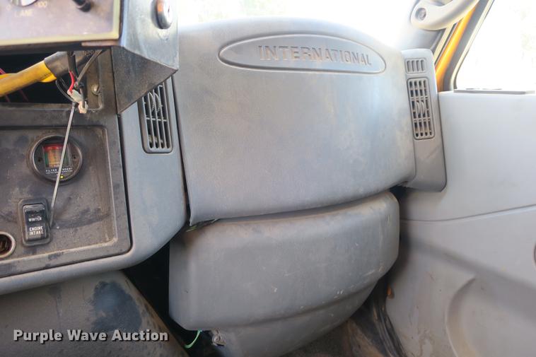 image for item DE3746 2006 International 7400 dump truck