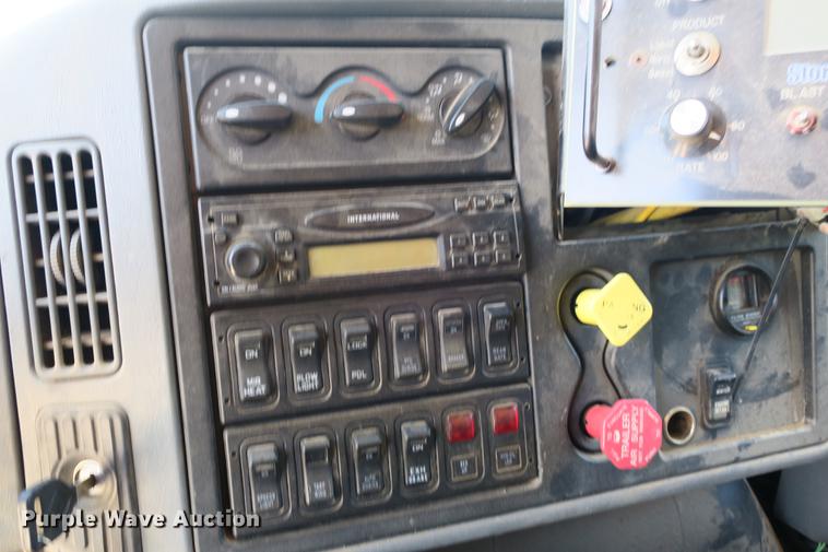 image for item DE3746 2006 International 7400 dump truck