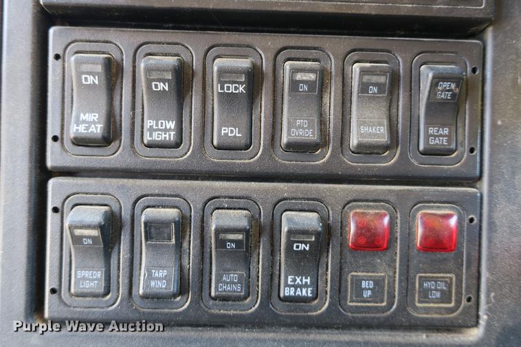 image for item DE3746 2006 International 7400 dump truck