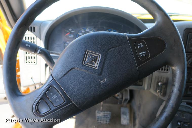 image for item DE3746 2006 International 7400 dump truck