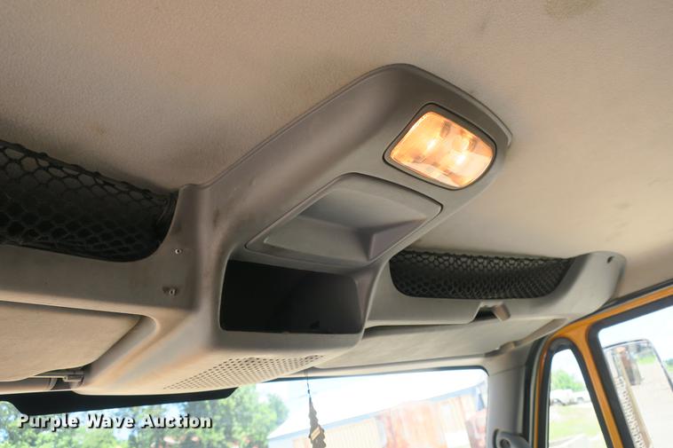 image for item DE3746 2006 International 7400 dump truck