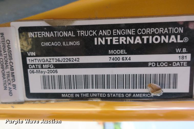 image for item DE3746 2006 International 7400 dump truck