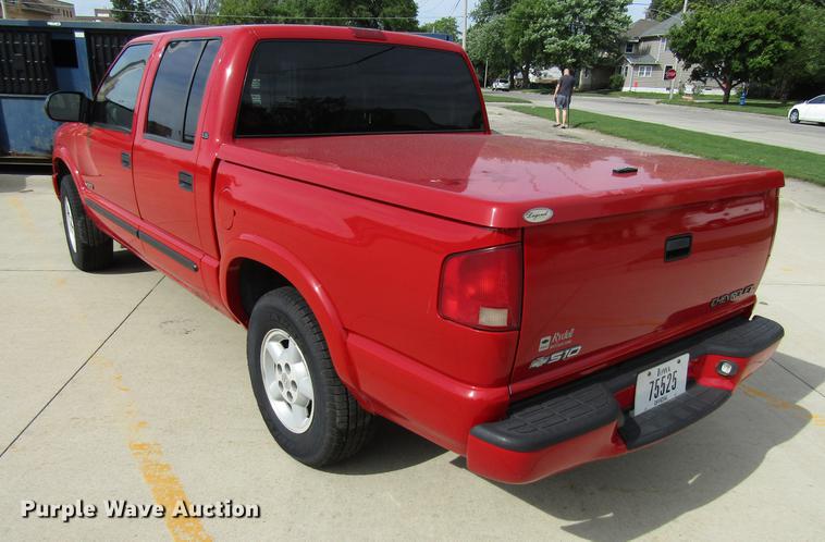 image for item DF3817 2003 Chevrolet S10 Crew Cab pickup truck