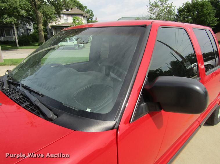 image for item DF3817 2003 Chevrolet S10 Crew Cab pickup truck