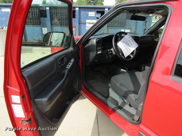 image for item DF3817 2003 Chevrolet S10 Crew Cab pickup truck