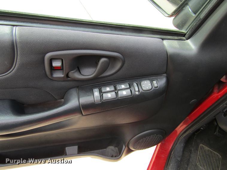 image for item DF3817 2003 Chevrolet S10 Crew Cab pickup truck