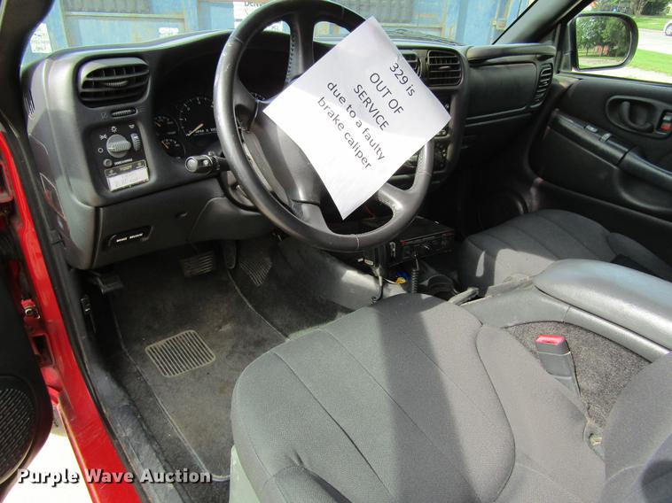 image for item DF3817 2003 Chevrolet S10 Crew Cab pickup truck