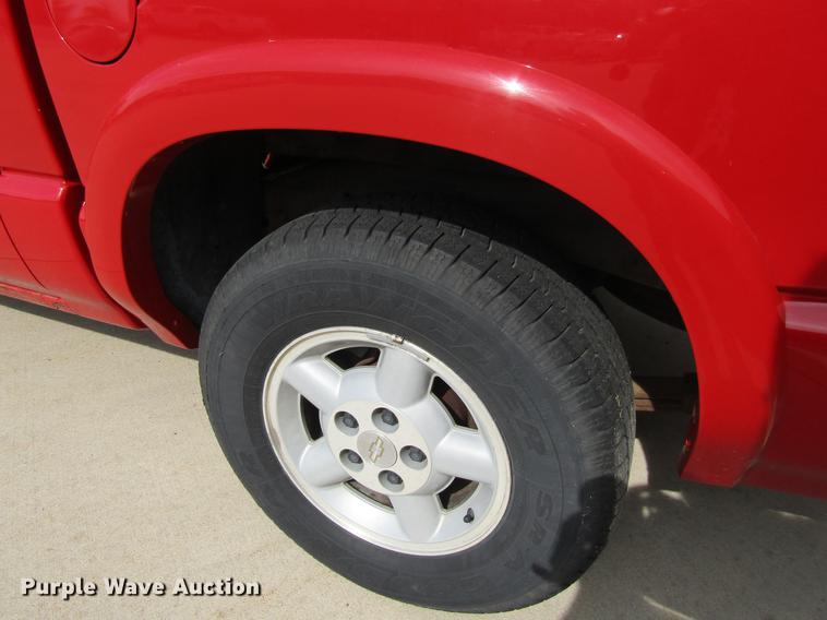 image for item DF3817 2003 Chevrolet S10 Crew Cab pickup truck