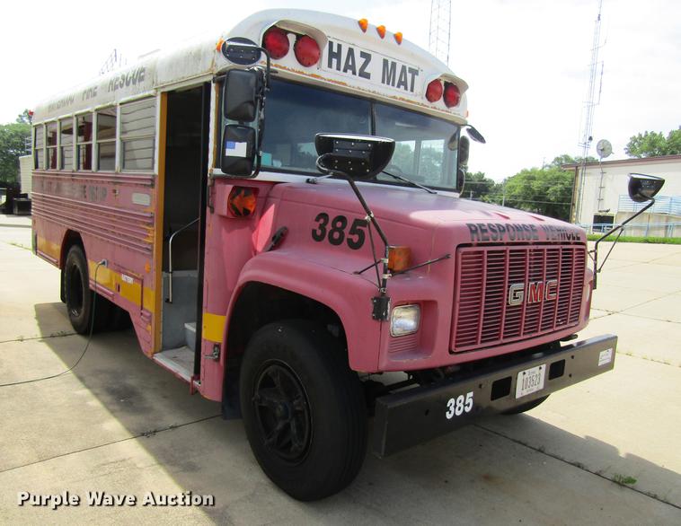 image for item DF3818 1995 GMC Blue Bird DV200G shuttle bus